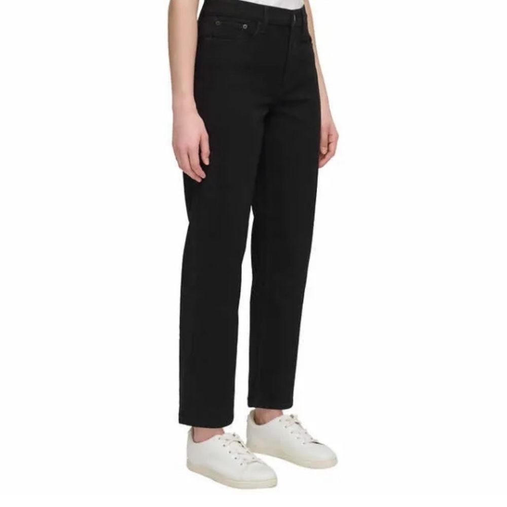 Calvin Klein Women's Straight Leg Jeans in Black/Size 14